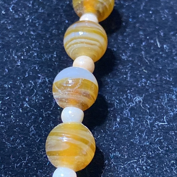 Glass Beaded necklace Swirl Striped tan & cream beads jewelry - Picture 8 of 16
